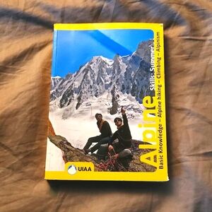 UIAA Alpine Hiking Climbing Alpinism Guide & Skill Book